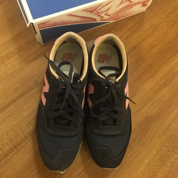 Shoes - Picture 3 of 4